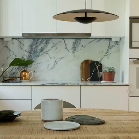 Update Urban Chic Flat In 19th Century Building 2 Bedrooms & 2 Bathrooms & Ac Alfama District Appartamento