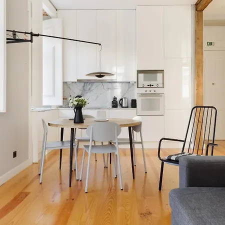Update Urban Chic Flat In 19th Century Building 2 Bedrooms & 2 Bathrooms & Ac Alfama District * 리스본