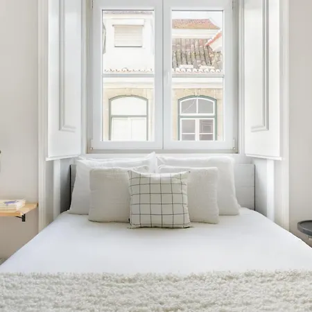 Update Urban Chic Flat In 19th Century Building 2 Bedrooms & 2 Bathrooms & Ac Alfama District 리스본