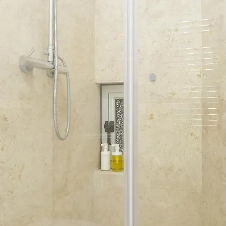 아파트 Update Urban Chic Flat In 19th Century Building 2 Bedrooms & 2 Bathrooms & Ac Alfama District *