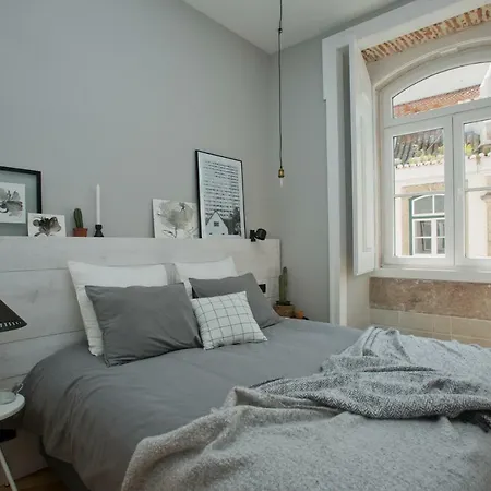 아파트 Update Urban Chic Flat In 19th Century Building 2 Bedrooms & 2 Bathrooms & Ac Alfama District 리스본