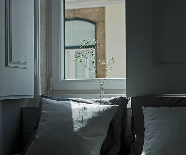 Update Urban Chic Flat In 19th Century Building 2 Bedrooms & 2 Bathrooms & Ac Alfama District Appartamento