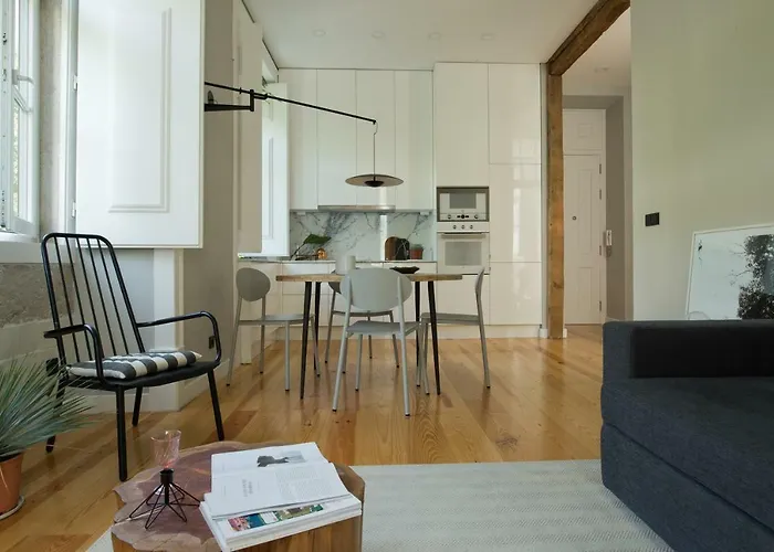 Appartamento Update Urban Chic Flat In 19th Century Building 2 Bedrooms & 2 Bathrooms & Ac Alfama District Lisbona