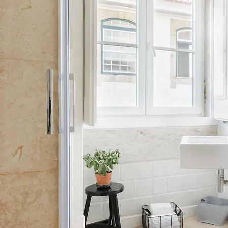 Апартаменты Update Urban Chic Flat In 19th Century Building 2 Bedrooms & 2 Bathrooms & Ac Alfama District *